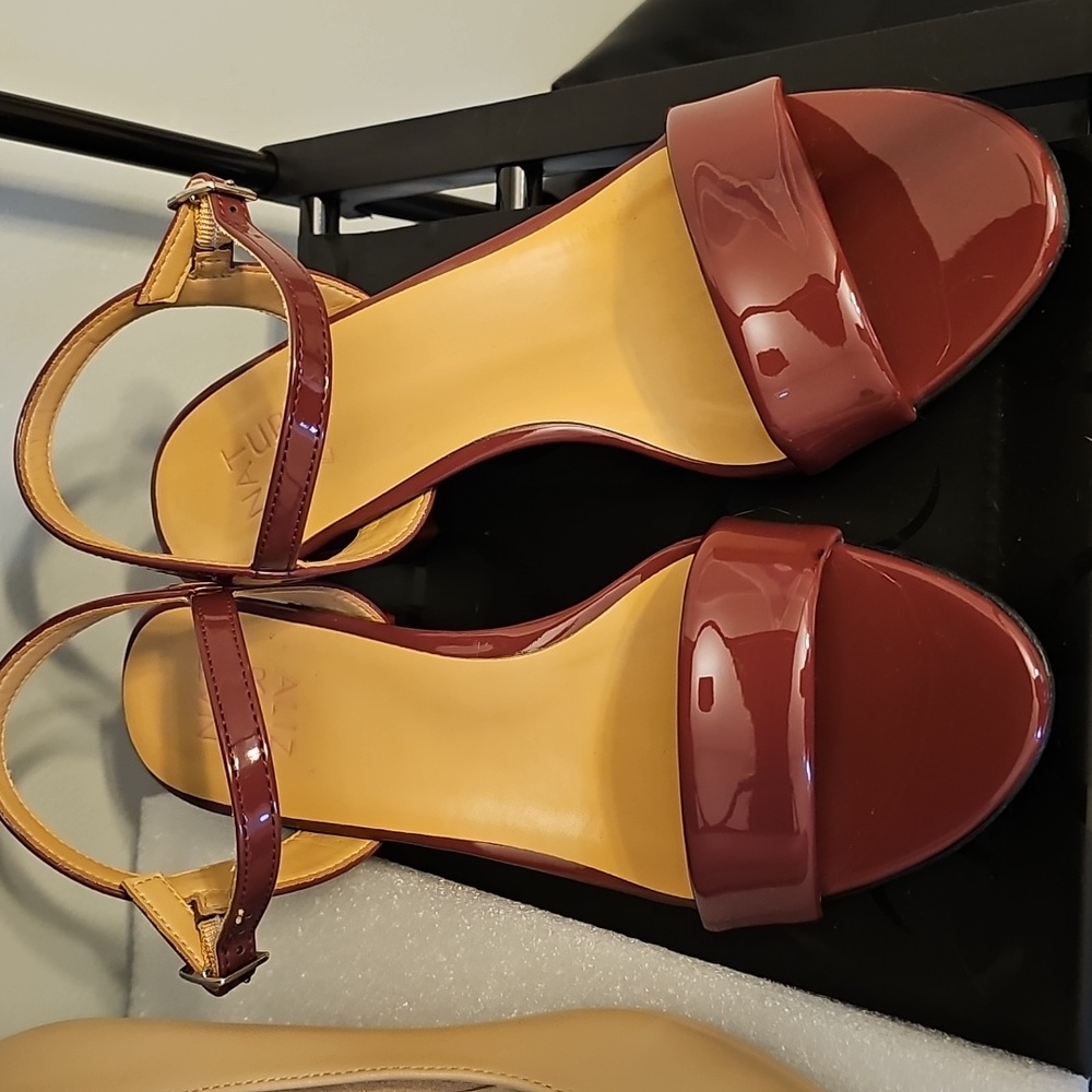 Naturalizer Women's Maroon Heeled 8W Sandals